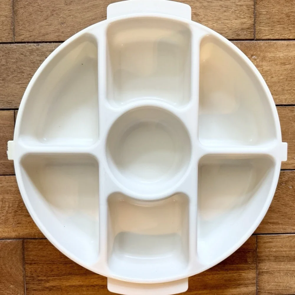VTG Rubbermaid 7 Slot Servin Saver Fruit Veggie‎ Chip Dip Tray Locking Lid 0259